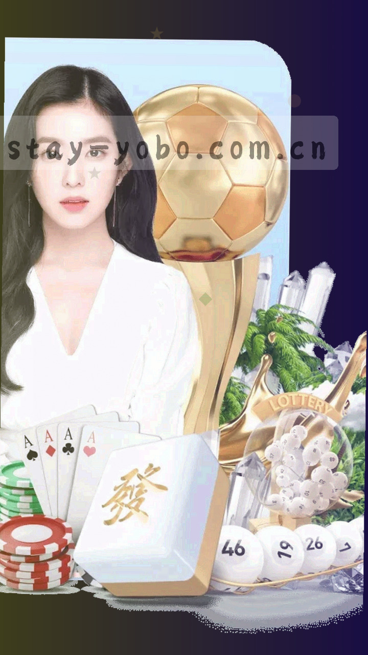西藏高原雪山连绵，前方有经幡